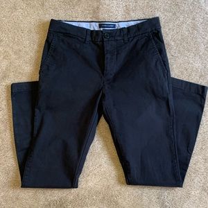Men’s Tommy Hilfiger Black Slim Fit Chino Pant. Size 29W x 30L.